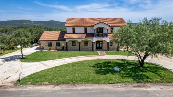 $1,398,500 | 1747 Mountain Vly Drive, Concan, TX 78838