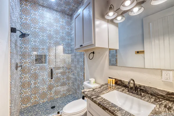 $1,398,500 | 1747 Mountain Vly Drive, Concan, TX 78838