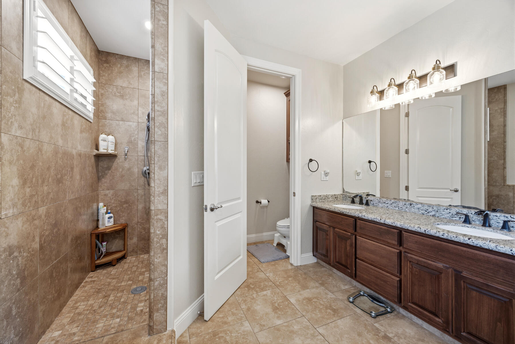 2208 West Benton Court Exeter, CA 93221 - Photo 40 of 84 40 - Primary Bathroom (4)