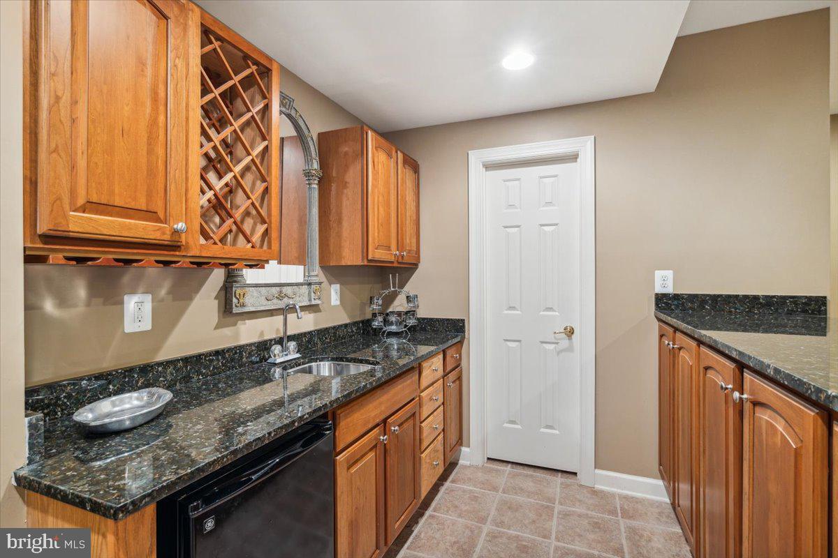 9315 Elgin Lane Frederick, MD 21704 - Photo 63 of 96 Bar Area