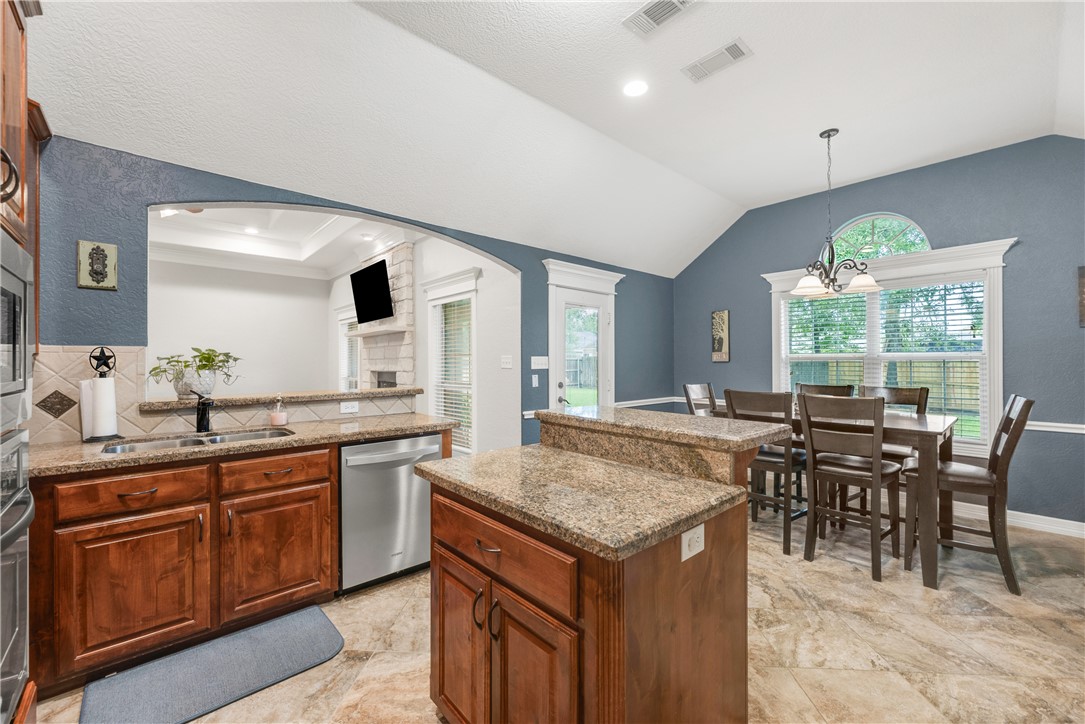 2703 Hickory Court Bryan, TX 77808 - Photo 13 of 26