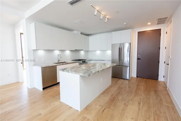 $1,870,391 | 3034 Oak Avenue, Unit 408, Coconut Grove, FL 33133