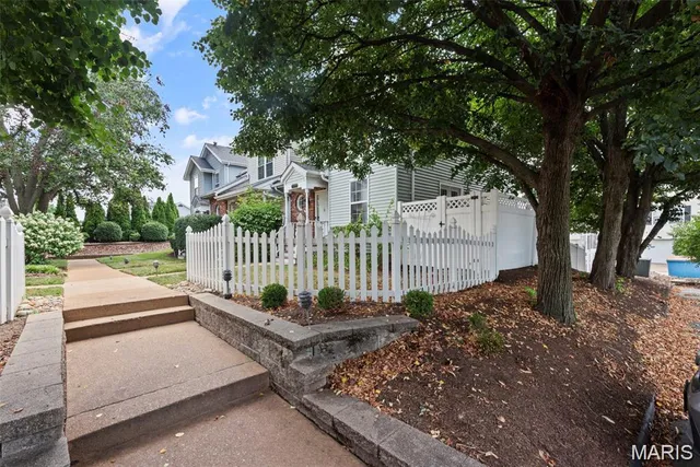 $239,900 | 5849 Prince George Court, St. Louis, MO 63139