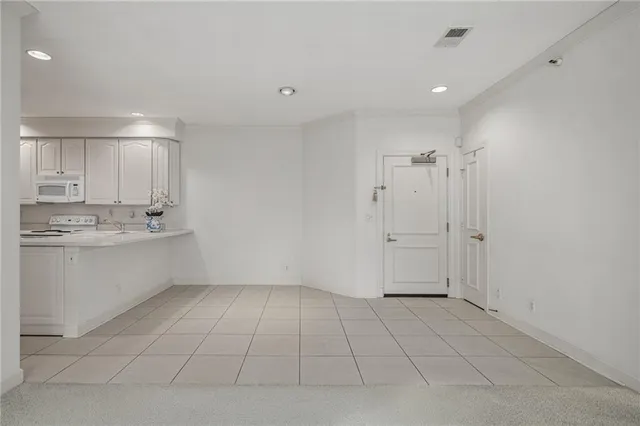 $429,000 | 4949 Wornall Road, Unit 410, Kansas City, MO 64112