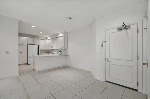 $410,000 | 4949 Wornall Road, Unit 410, Kansas City, MO 64112