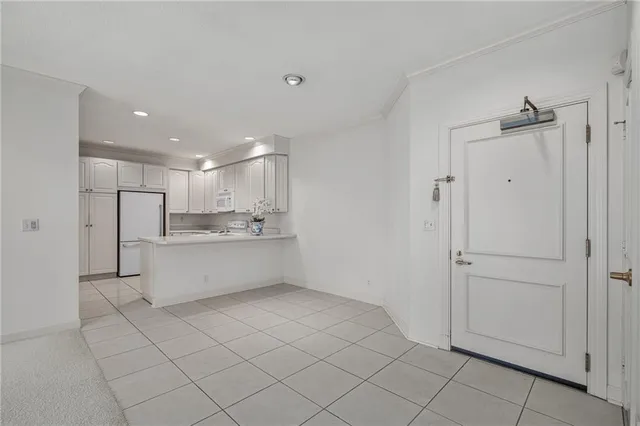 $429,000 | 4949 Wornall Road, Unit 410, Kansas City, MO 64112