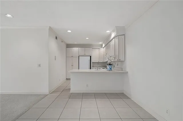 $429,000 | 4949 Wornall Road, Unit 410, Kansas City, MO 64112