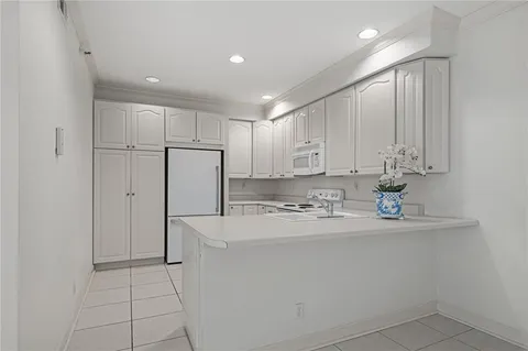 $410,000 | 4949 Wornall Road, Unit 410, Kansas City, MO 64112