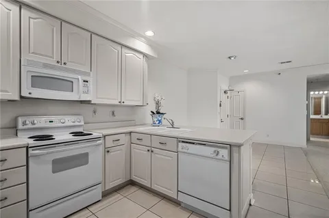 $410,000 | 4949 Wornall Road, Unit 410, Kansas City, MO 64112