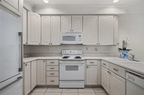 $410,000 | 4949 Wornall Road, Unit 410, Kansas City, MO 64112