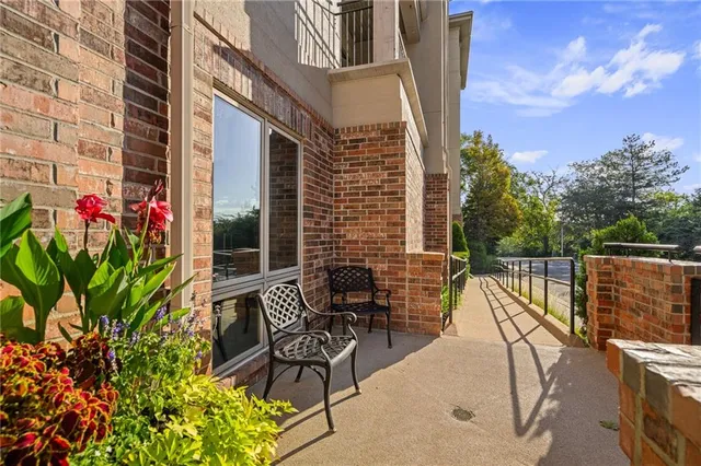 $429,000 | 4949 Wornall Road, Unit 410, Kansas City, MO 64112