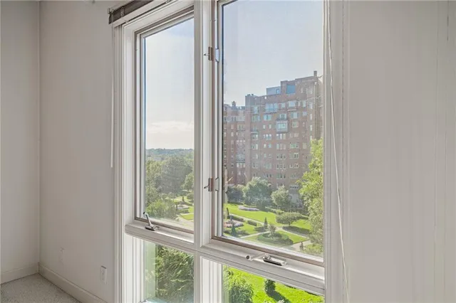 $429,000 | 4949 Wornall Road, Unit 410, Kansas City, MO 64112