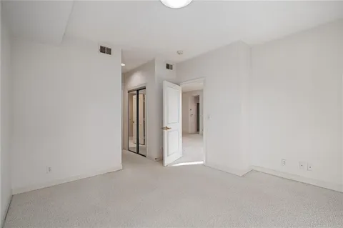 $410,000 | 4949 Wornall Road, Unit 410, Kansas City, MO 64112