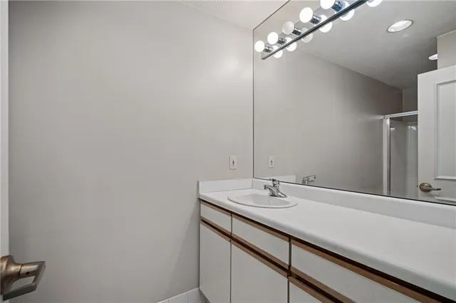 $429,000 | 4949 Wornall Road, Unit 410, Kansas City, MO 64112