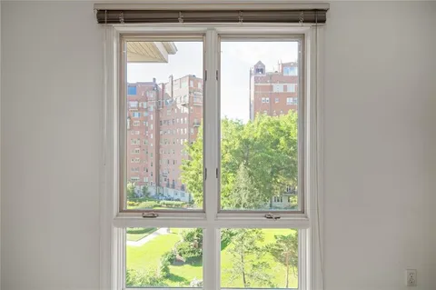 $410,000 | 4949 Wornall Road, Unit 410, Kansas City, MO 64112