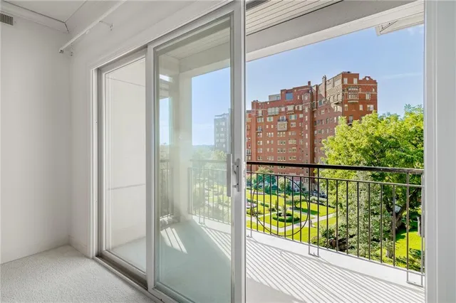 $429,000 | 4949 Wornall Road, Unit 410, Kansas City, MO 64112