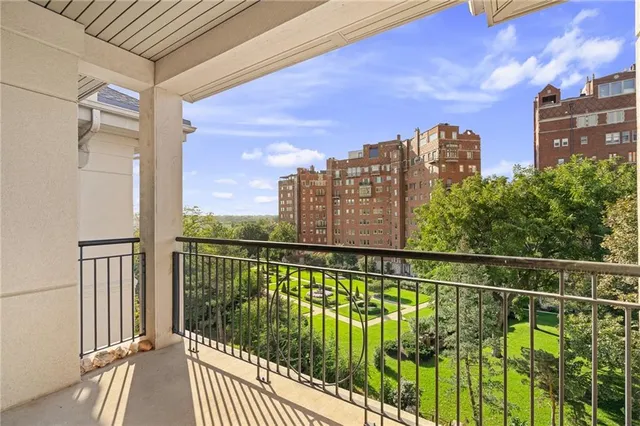 $429,000 | 4949 Wornall Road, Unit 410, Kansas City, MO 64112