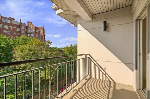 $410,000 | 4949 Wornall Road, Unit 410, Kansas City, MO 64112