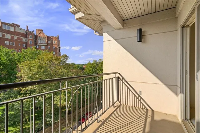 $429,000 | 4949 Wornall Road, Unit 410, Kansas City, MO 64112