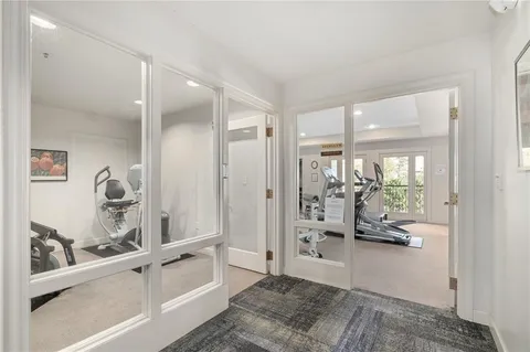 $410,000 | 4949 Wornall Road, Unit 410, Kansas City, MO 64112