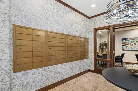 $410,000 | 4949 Wornall Road, Unit 410, Kansas City, MO 64112