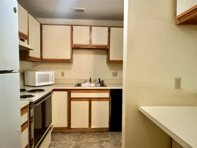 $1,700 | 19 Saco Street, Unit 57, Conway, NH 03813