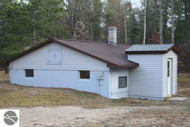 5374 Brown Bridge Road Traverse City, MI 49696 - Photo 5 of 19 1721877-5.JPG