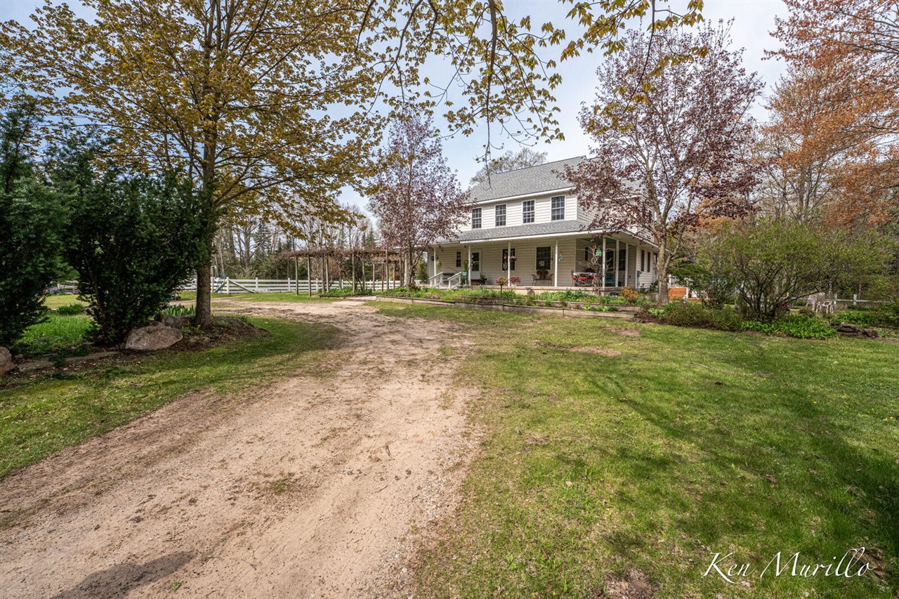 1519 North Roscommon Road Roscommon, MI 48653 - Photo 3 of 72