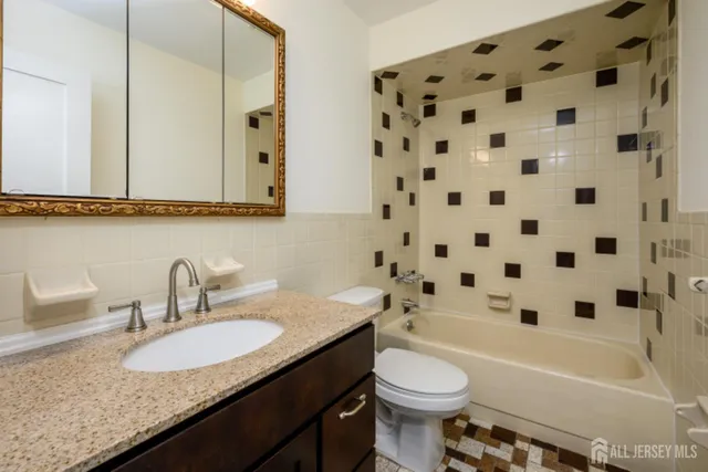 $719,000 | 11 Navajo Road, East Brunswick, NJ 08816