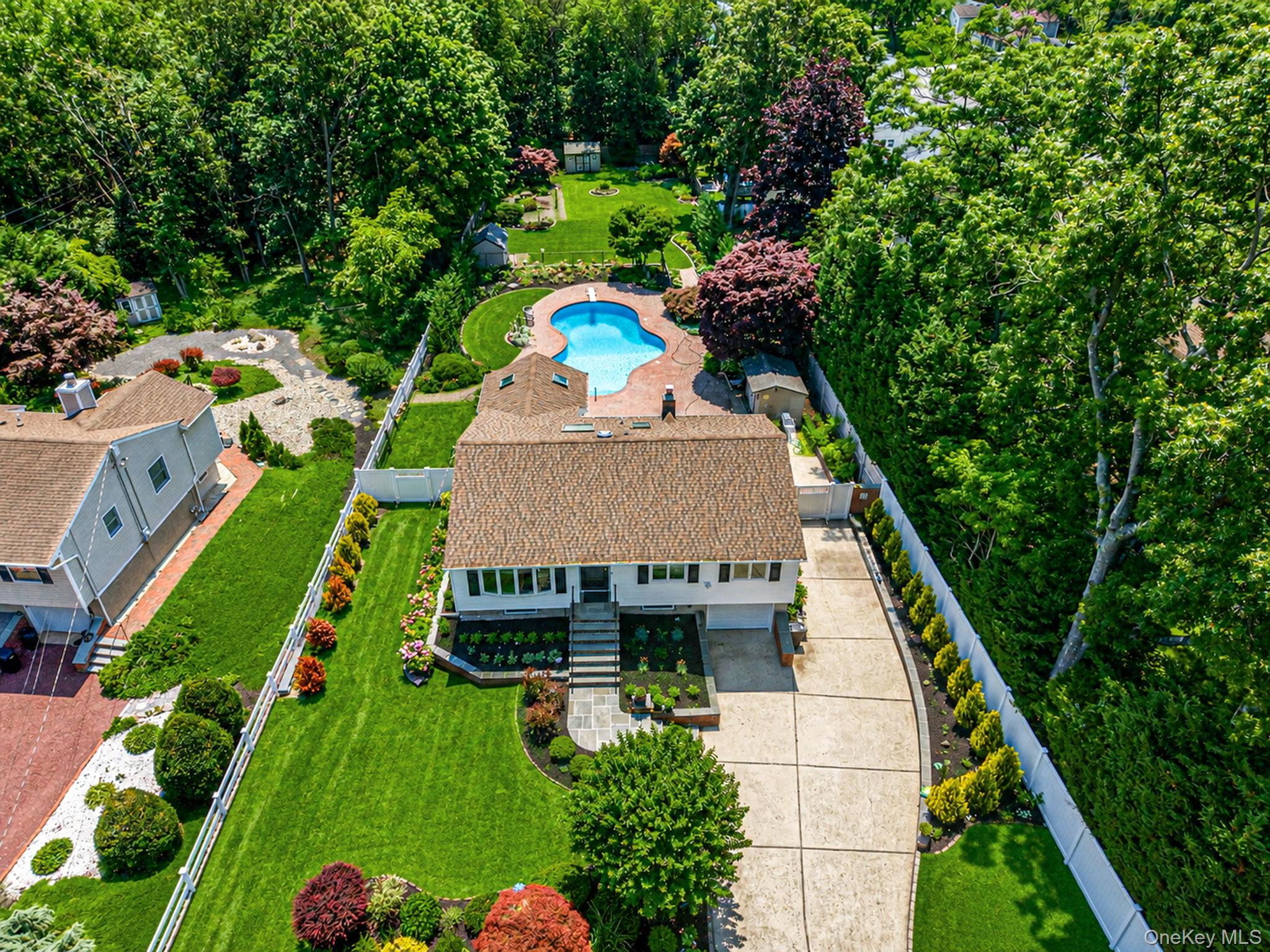 22 Milburn Road Centereach, NY 11720 - Photo 32 of 36 Gallery Image 32