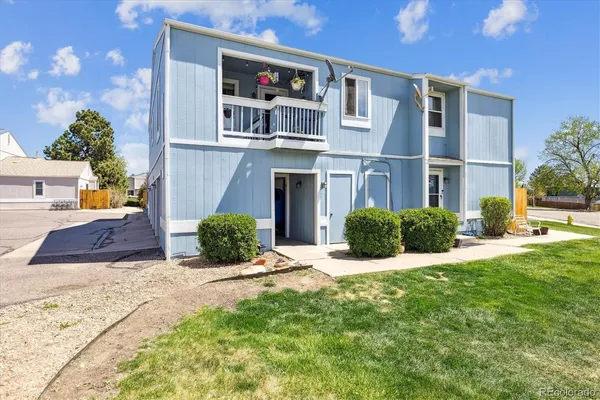 a view of a house with a yard and plants