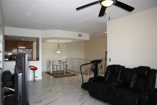$395,000 | 6440 Northwest 114th Avenue, Unit 437, Doral, FL 33178