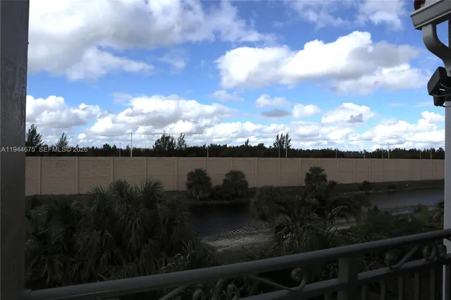 $395,000 | 6440 Northwest 114th Avenue, Unit 437, Doral, FL 33178