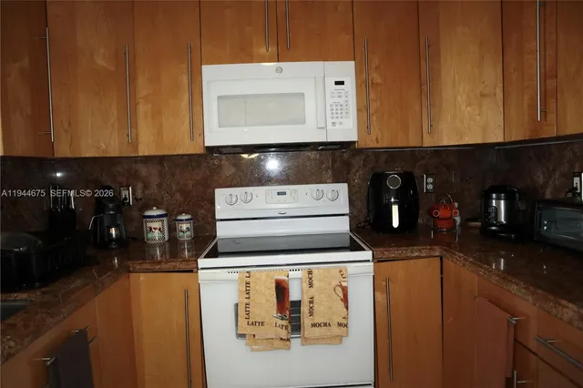 $395,000 | 6440 Northwest 114th Avenue, Unit 437, Doral, FL 33178