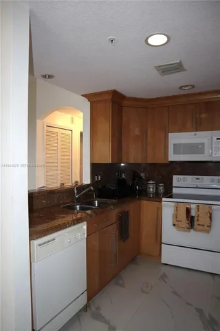 $395,000 | 6440 Northwest 114th Avenue, Unit 437, Doral, FL 33178