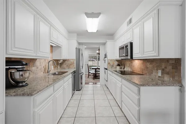 $375,000 | 79 1 Main Place, Benbrook, TX 76126