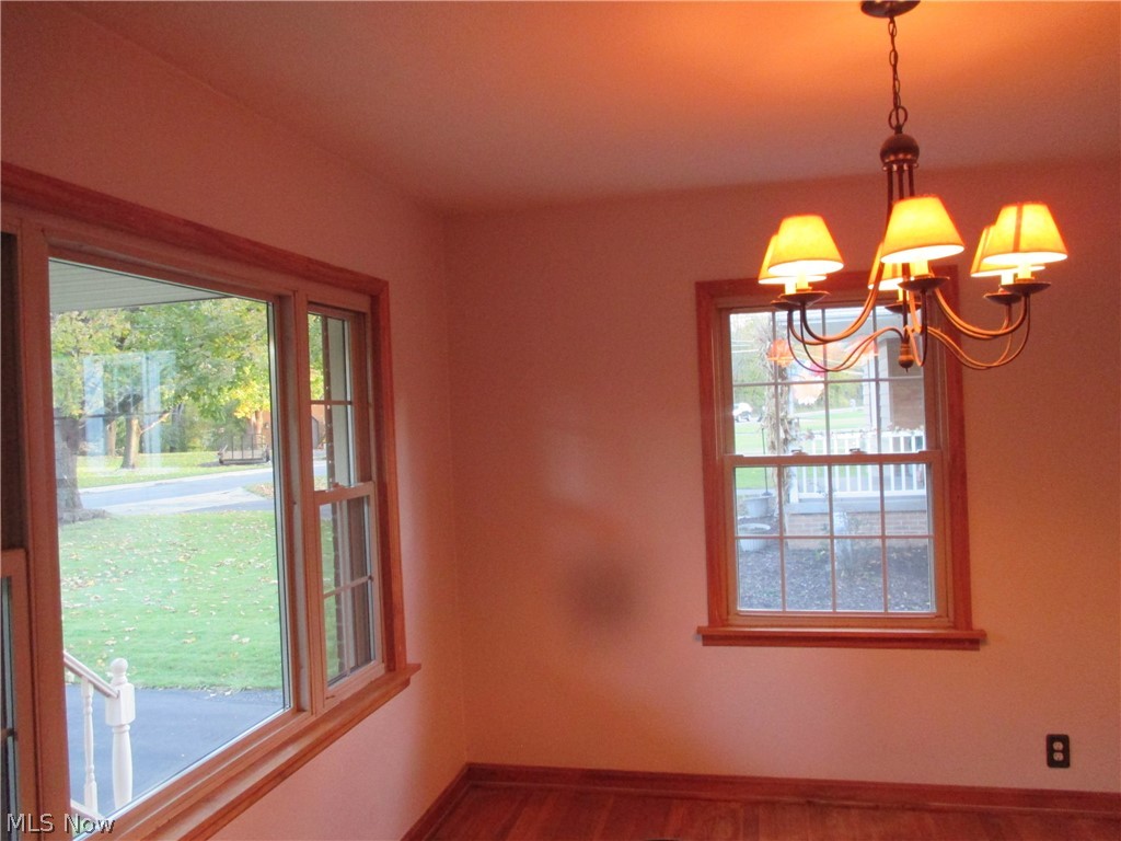 15 Clingan Road Struthers, OH 44471 - Photo 5 of 13 dining room