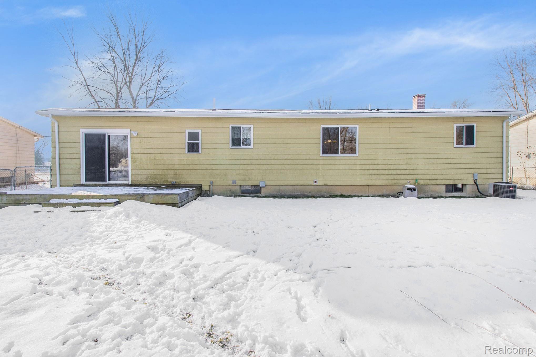 5193 East Carpenter Road Flint, MI 48506 - Photo 18 of 19 4.jpg