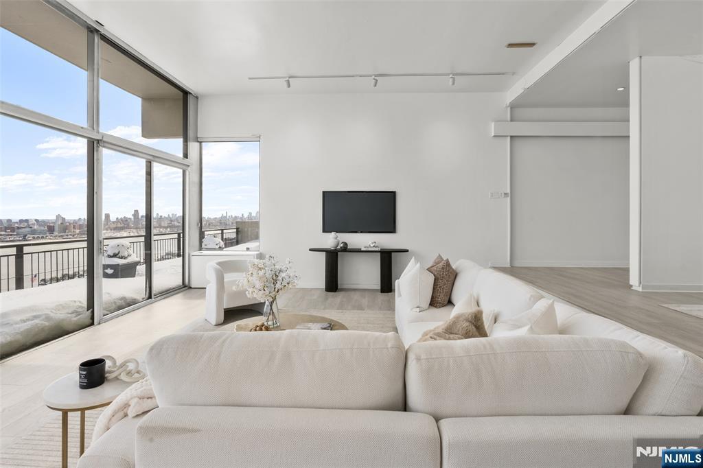 1 Horizon Road, Unit PH 1 Fort Lee, NJ 07024 - Photo 7 of 45