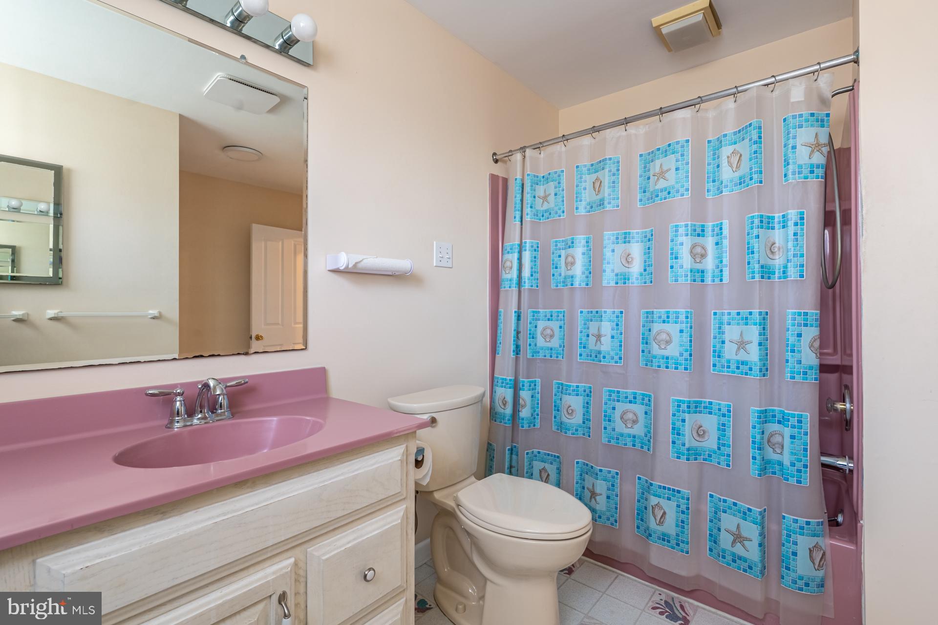 159 Forrest Avenue Southampton, PA 18966 - Photo 31 of 48 a bathroom with a sink toilet and shower