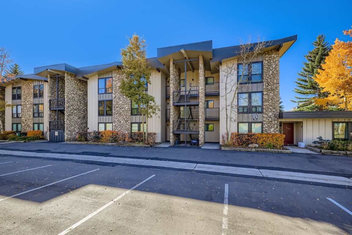 160 La Bonte Street, Unit 306 Dillon, CO 80435 - Photo 31 of 47 a view of a building