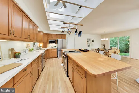 $1,050,000 | 4 Orchard Way North, Rockville, MD 20854