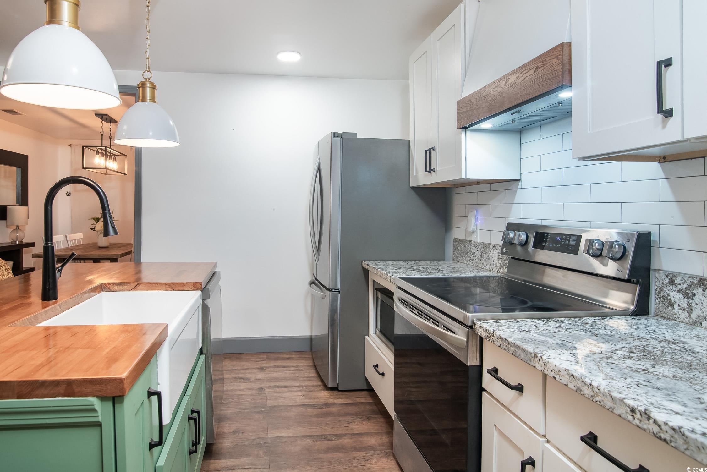 1714 Oak Street Georgetown, SC 29440 - Photo 14 of 40 Kitchen with stainless steel electric range, premi
