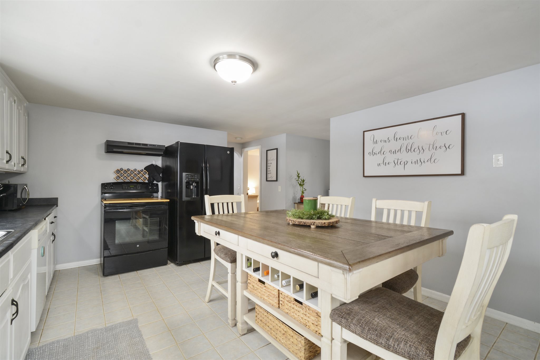 7 Pleasant Street Merrimack, NH 03054 - Photo 3 of 40 Gallery Image 3