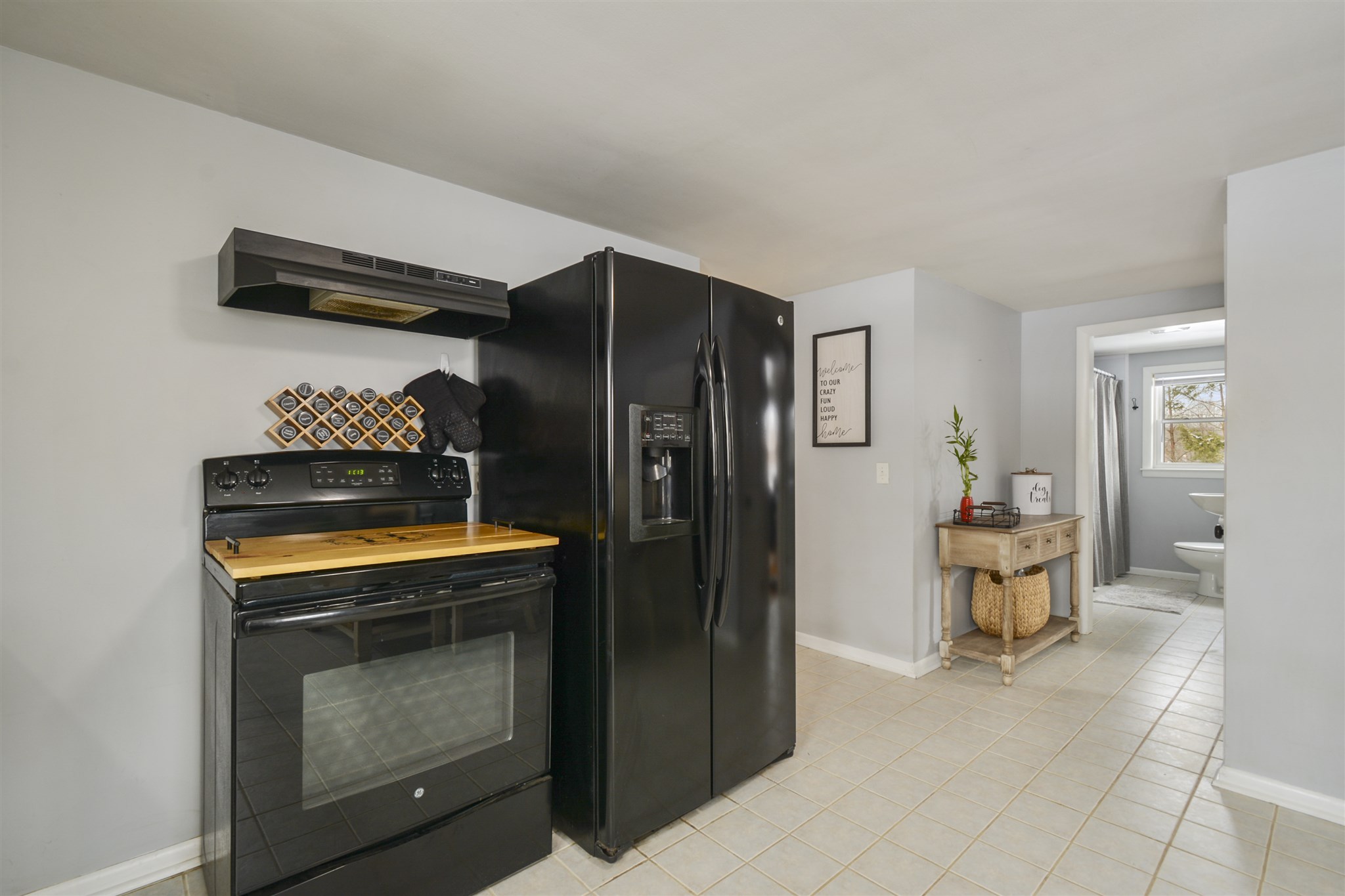 7 Pleasant Street Merrimack, NH 03054 - Photo 5 of 40 Gallery Image 5