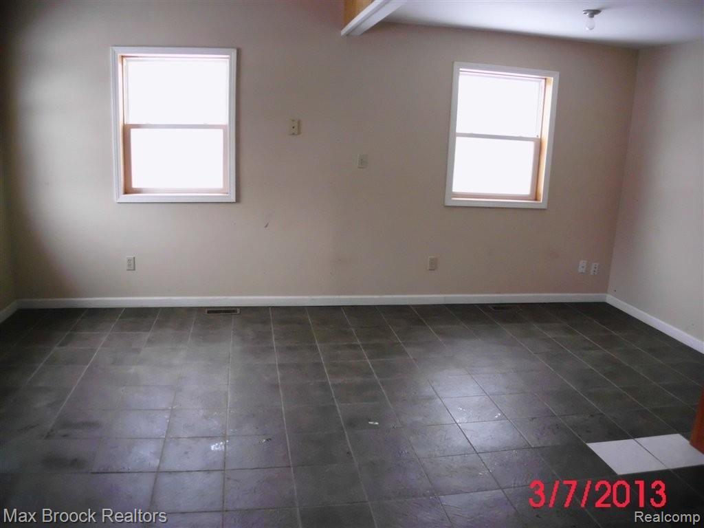 7398 Buckell Lake Road Holly, MI 48442 - Photo 4 of 4 Living Room.JPG
