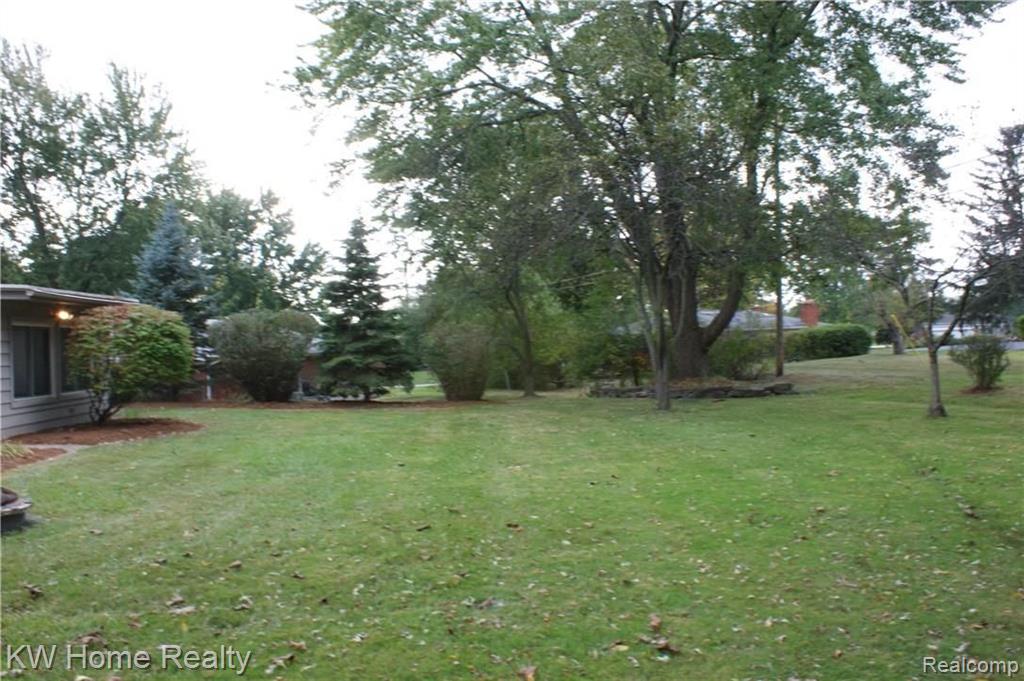 28035 Hawberry Road Farmington Hills, MI 48331 - Photo 7 of 38