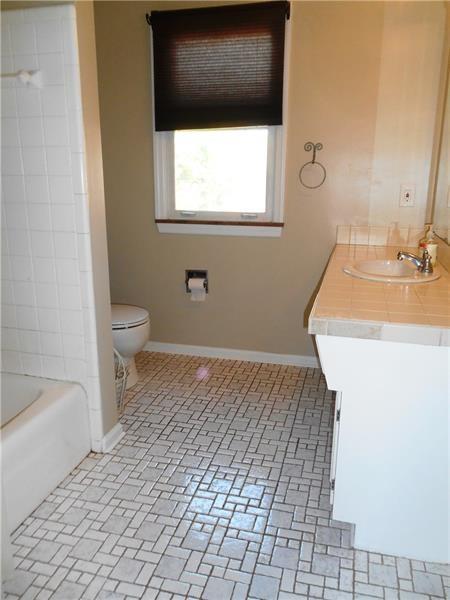 505 Harrogate Road Pittsburgh, PA 15241 - Photo 17 of 23 Main level full bath with spacious counter area and full tub.