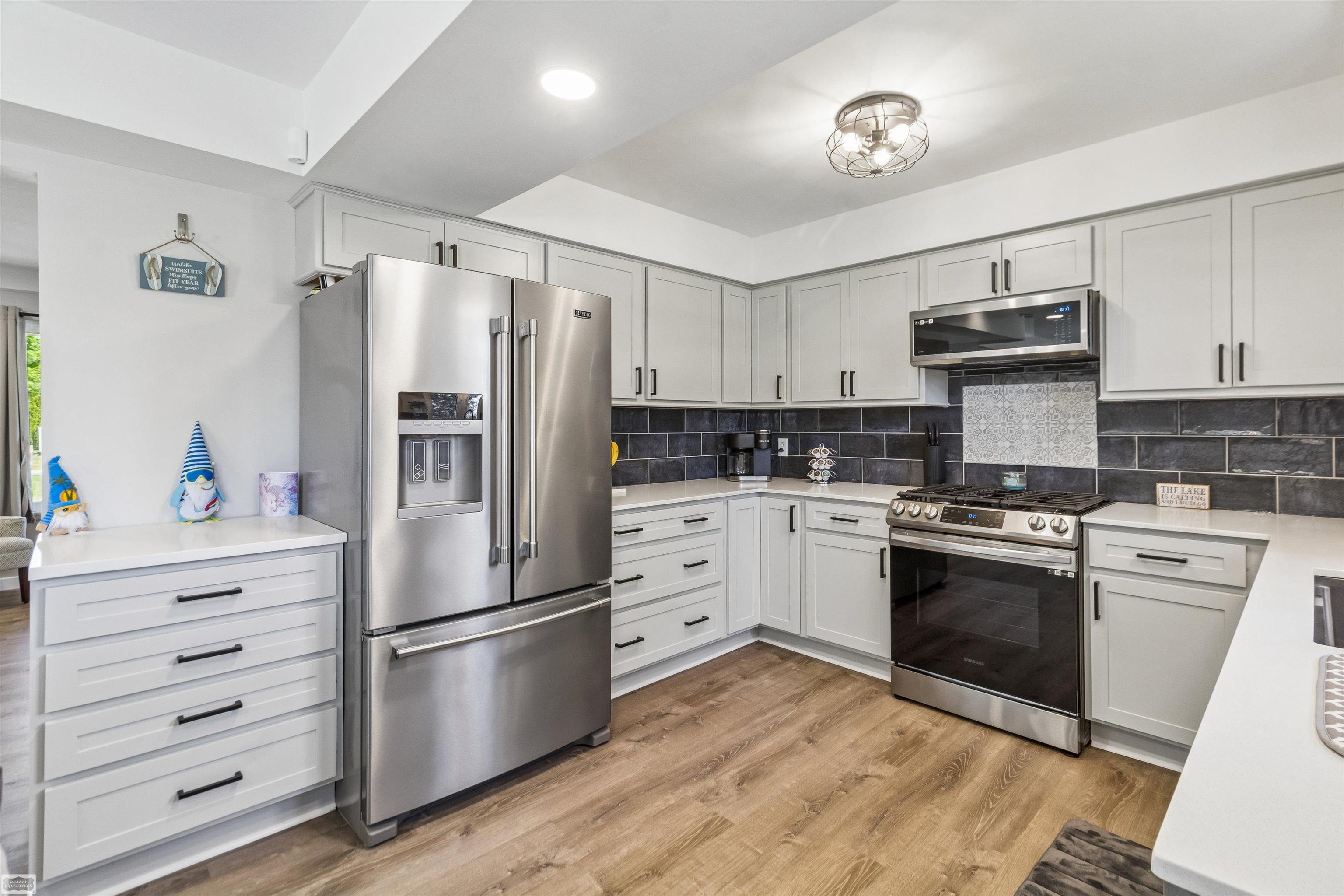 7253 Flamingo Road Algonac, MI 48001 - Photo 19 of 46
