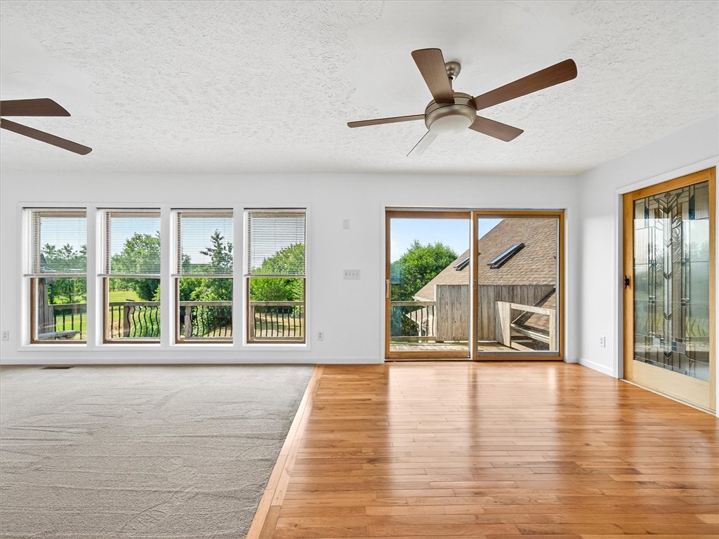 14462 Lakeshore Road Carlton, NY 14477 - Photo 10 of 33 Living area